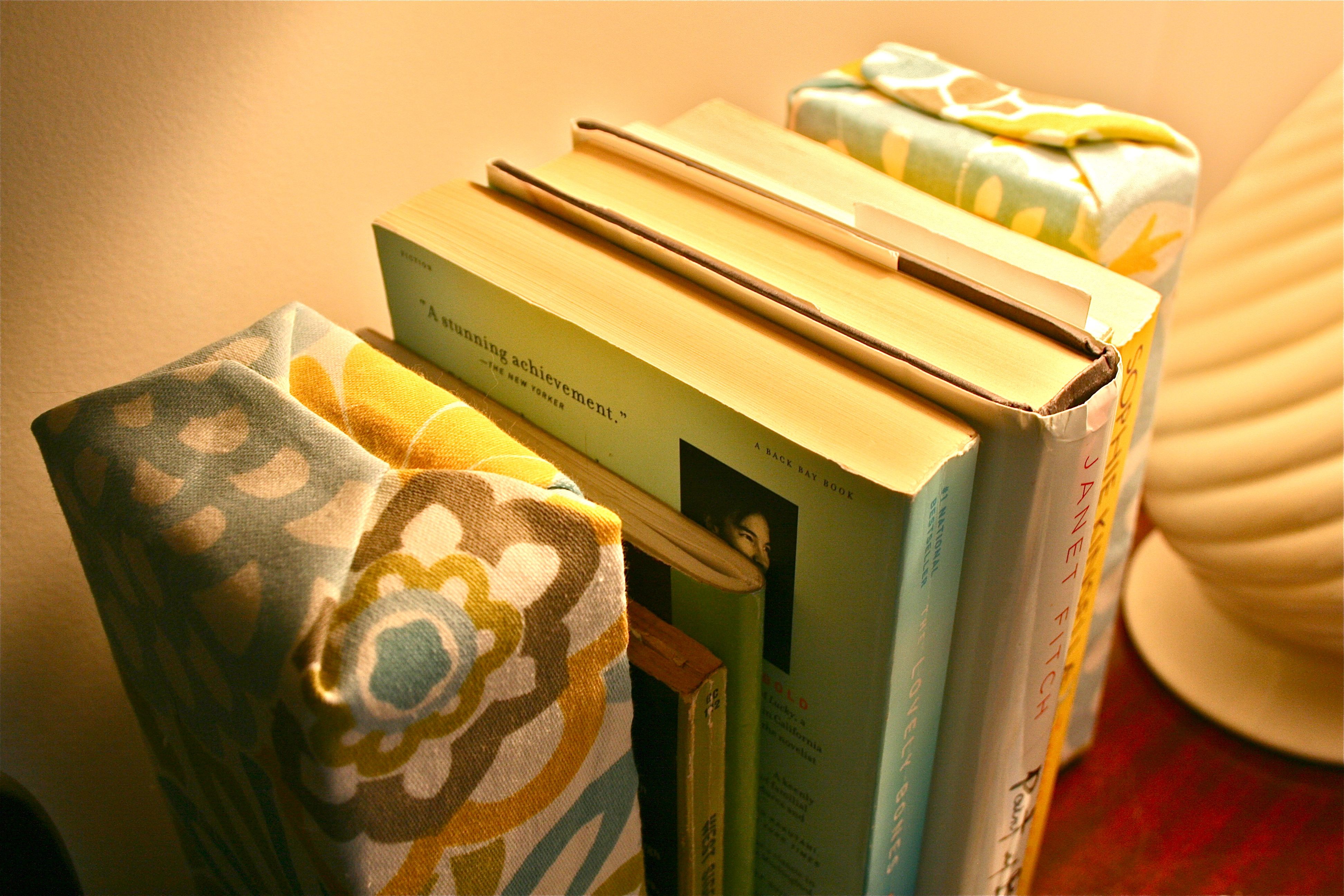 How To Style A Tall Skinny Bookshelf - Dream Green DIY