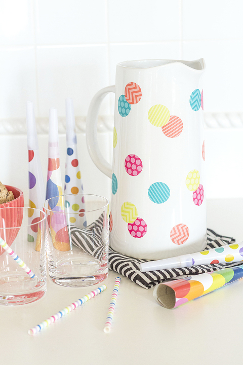 https://www.dreamgreendiy.com/wp-content/uploads/2015/05/27-30455-post/DIY-Polka-Dot-Pitcher-14-677(pp_w480_h720).jpg