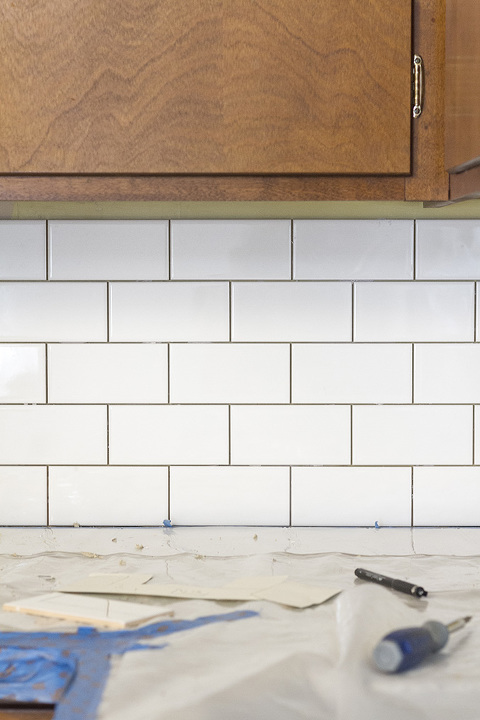 DIY White Subway Tile Backsplash | dreamgreendiy.com + @builddirect