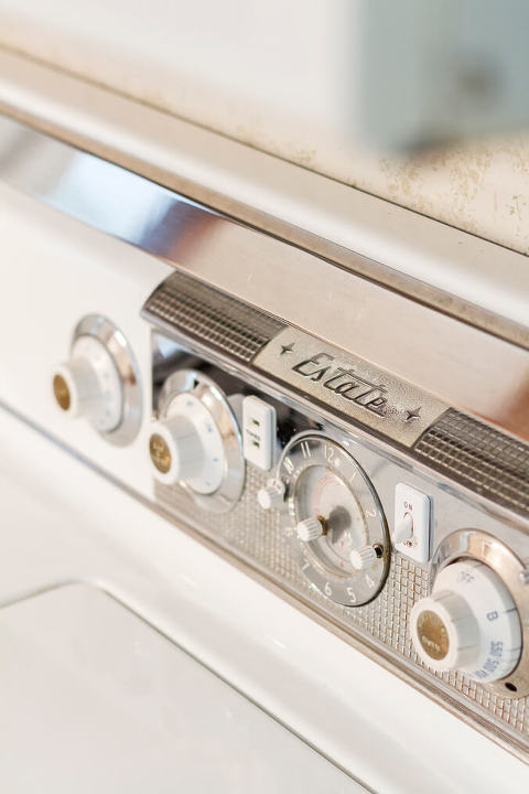 DIY White Subway Tile Backsplash | dreamgreendiy.com + @builddirect