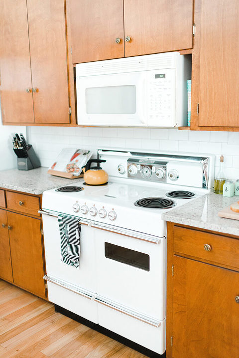 White Subway Tile Backsplash | dreamgreendiy.com