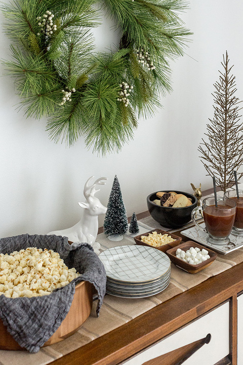 How To Style A Christmas Hot Chocolate Bar - Dream Green DIY