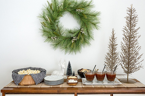 How To Style A Christmas Hot Chocolate Bar - Dream Green DIY