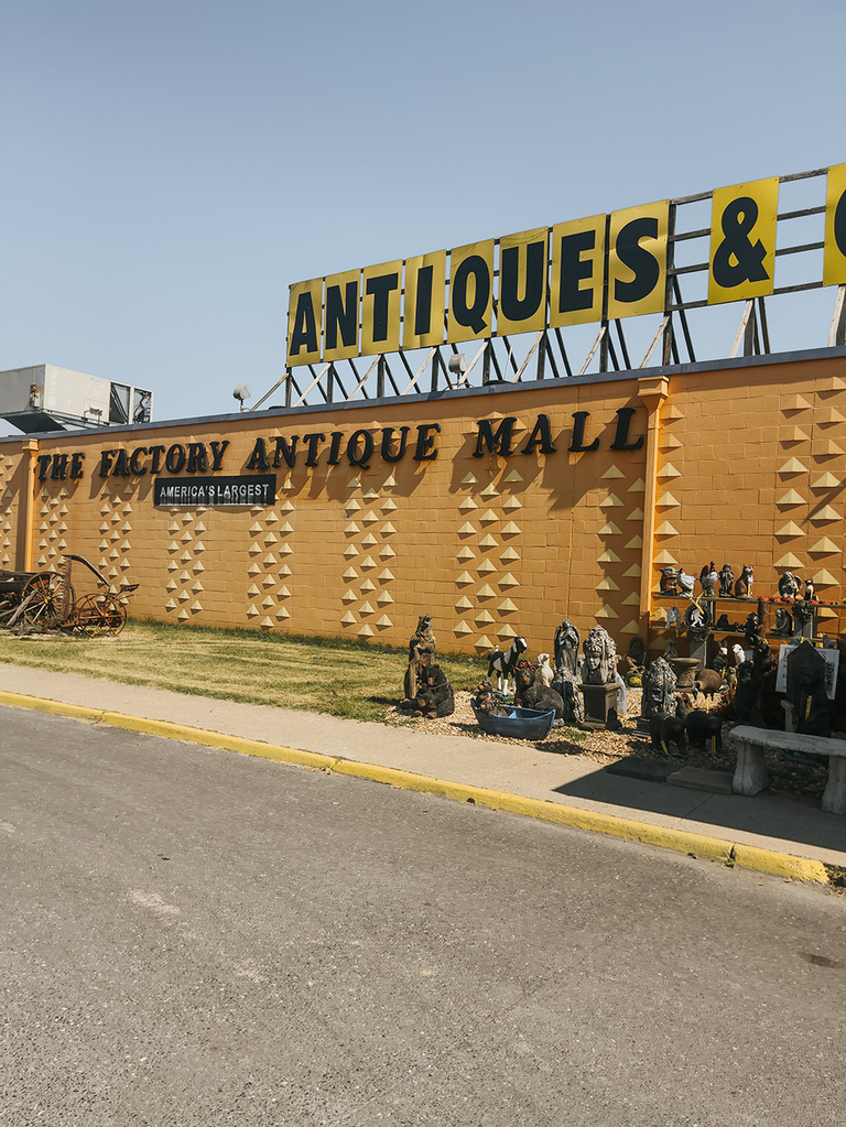 Shopping America's Largest Antique Mall