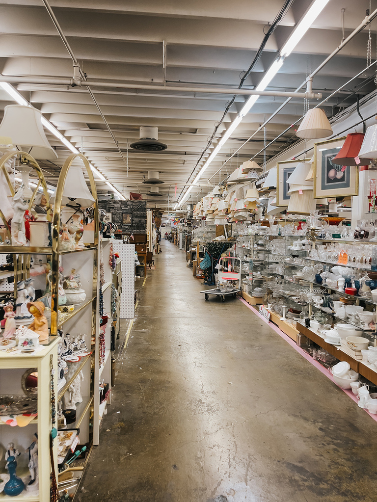 Shopping America's Largest Antique Mall