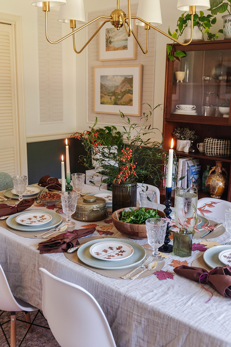 Modern Thanksgiving Tablescape Ideas